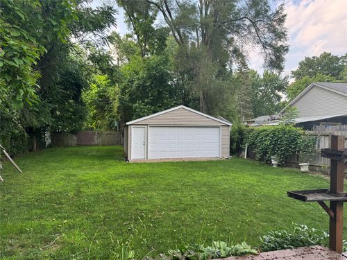 8124 Eldora Blvd, Commerce Township, MI, 48382-4621 | Card Image