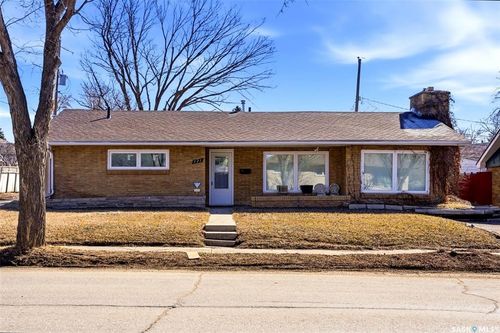 321 Elphinstone Street, Regina, SK, S4R3W7 | Card Image