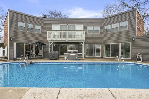 6171 Pleasant Hill Dr, West Bend, WI, 53095-8106 | Card Image