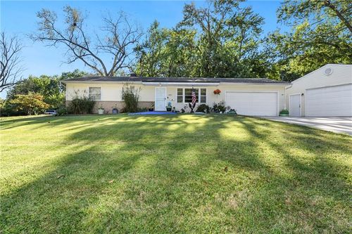 8855 E 53rd Ter, Raytown, MO, 64133-2701 | Card Image