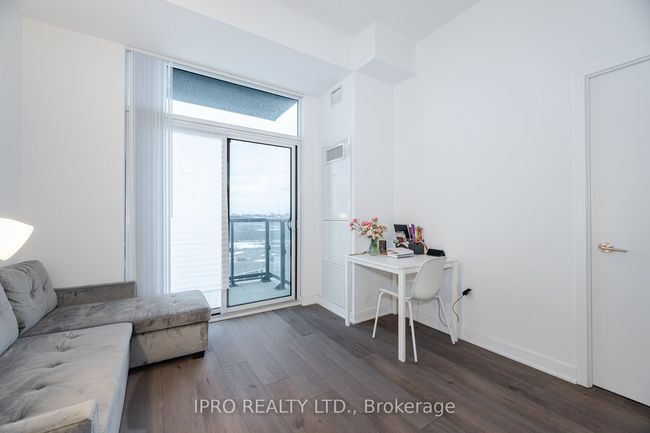 911 - 60 Honeycrisp Cres, Condo with 2 bedrooms, 1 bathrooms and null parking in Concord ON | Image 15