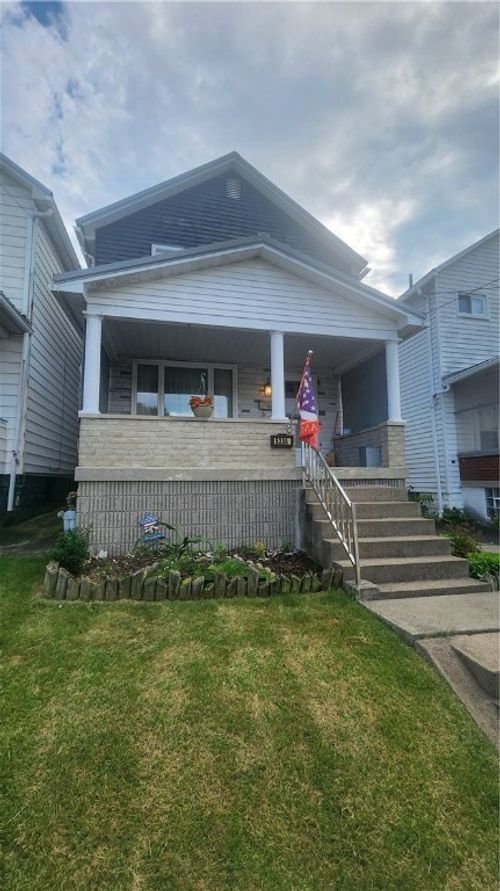533 Walnut St, Vandergrift, PA, 15690 | Card Image