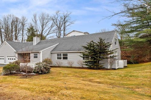 25-25 Pinewood Village Road, Lebanon, NH, 03784 | Card Image
