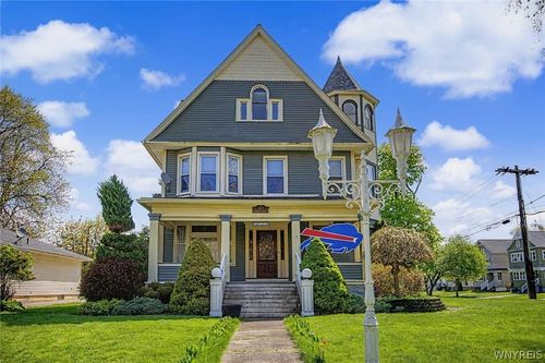 377 Mckinley Pkwy, Buffalo, NY, 14220-1937 | Card Image