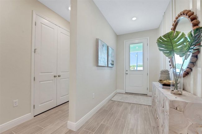 987 Fiesta Key Cir, House other with 2 bedrooms, 2 bathrooms and null parking in LADY LAKE FL | Image 9