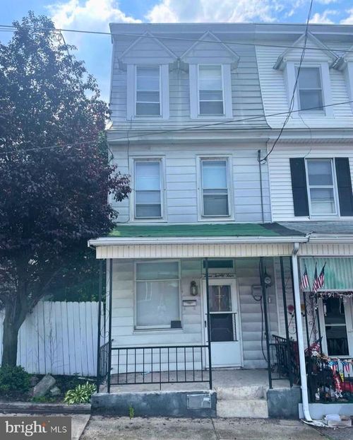 324 S Market St, MOUNT CARMEL, PA, 17851-2236 | Card Image