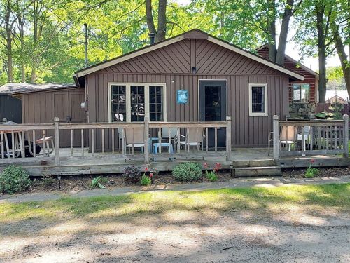 3974 W Houghton Lake Dr, Houghton Lake, MI, 48629-9208 | Card Image