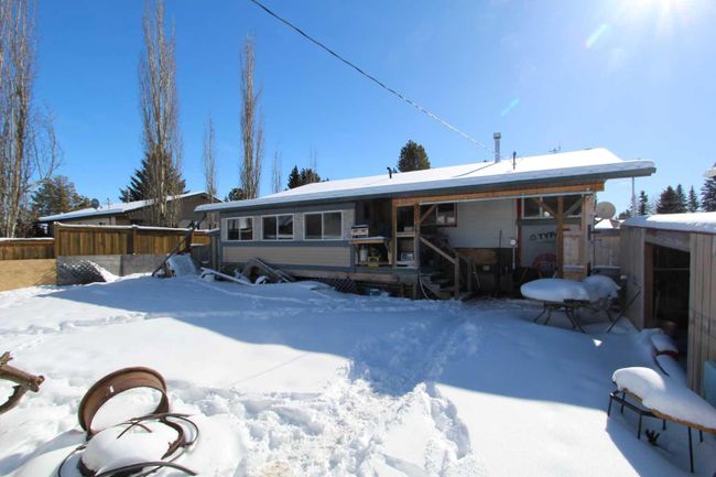 5112 51 Avenue, Home with 2 bedrooms, 1 bathrooms and 2 parking in Caroline AB | Image 24