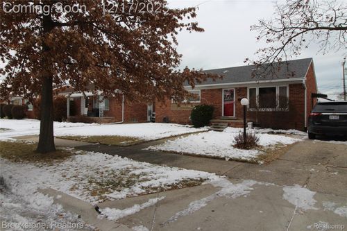 24524 Johnston Ave, Eastpointe, MI, 48021-1426 | Card Image