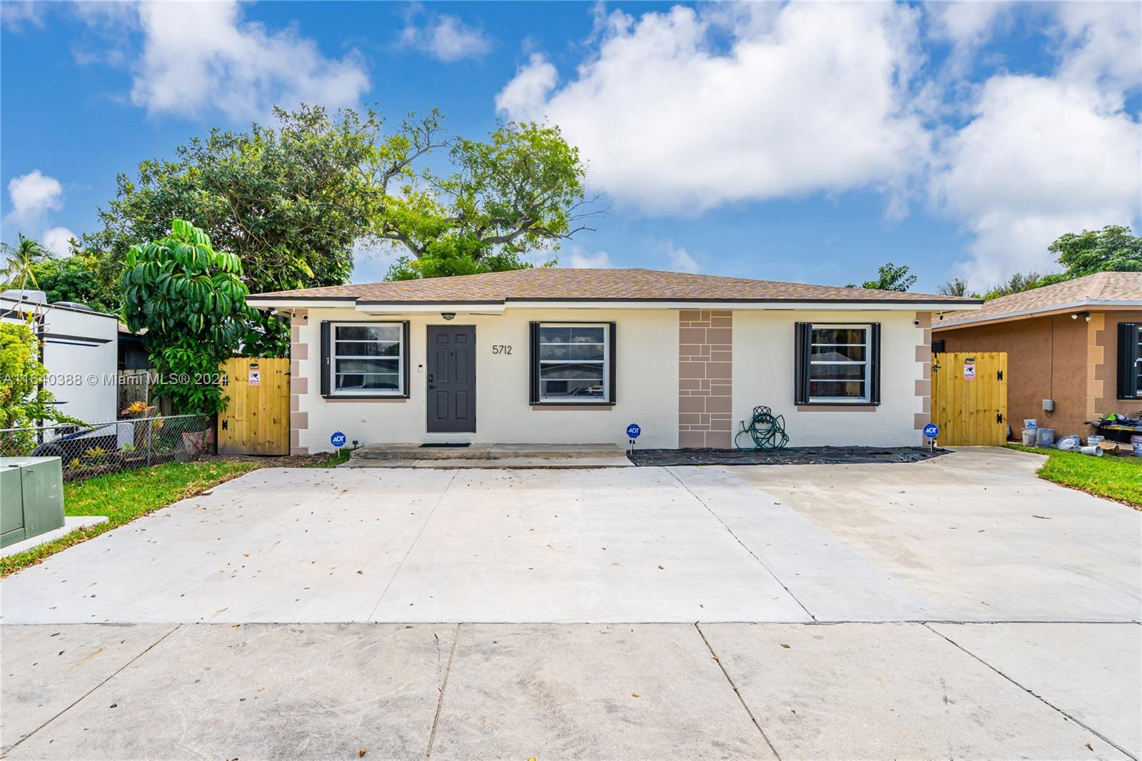 39th St, West Park, FL 33023