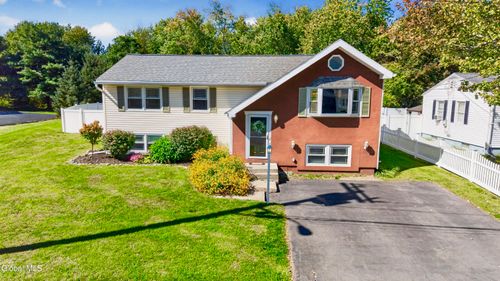 15 Mayfair Road, North Greenbush, NY, 12198 | Card Image