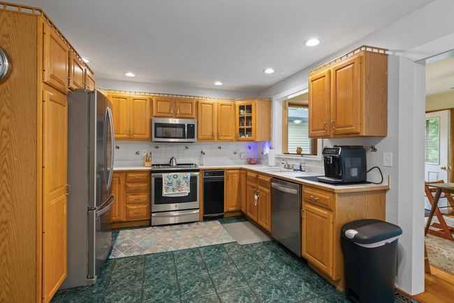 40 Hilltop Ct, House other with 2 bedrooms, 2 bathrooms and null parking in Colchester VT | Image 17