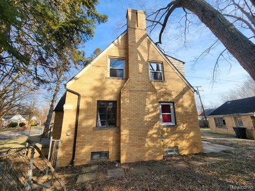 15646 Saratoga St, Detroit, MI, 48205-2932 | Card Image