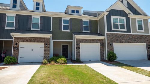 226 Harpers Run Ln, Matthews, NC, 28104-2601 | Card Image