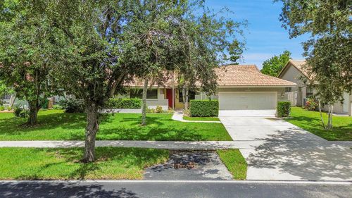 5450 Hawkes Bluff Ave, Davie, FL, 33331-3310 | Card Image