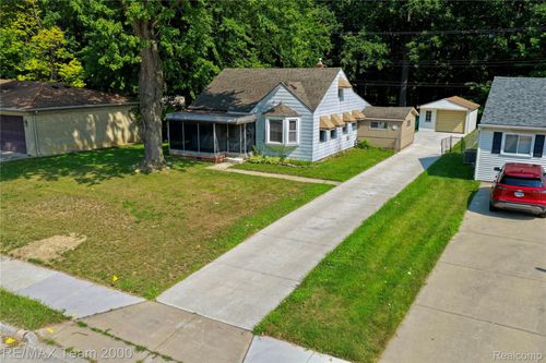 30008 Beechwood St, Garden City, MI, 48135-2331 | Card Image