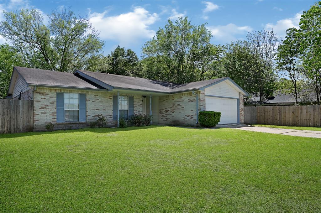 Long River Dr, Sugar Land, TX 77498