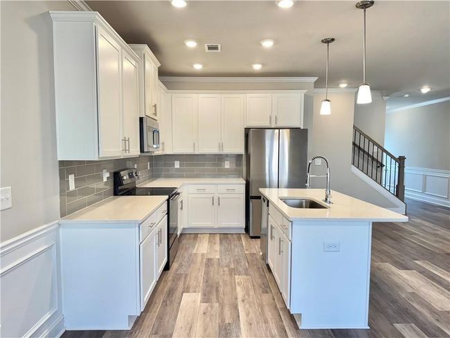5576 Rockfern Dr, Townhouse with 3 bedrooms, 3 bathrooms and 4 parking in Lilburn GA | Image 4