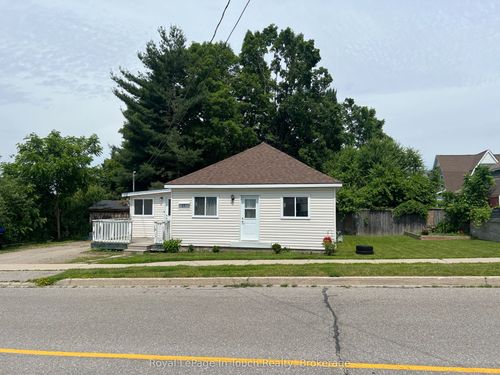 11 Edward St, Penetanguishene, ON, L9M1L1 | Card Image