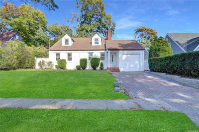 1017 Schuman Place, House other with 4 bedrooms, 2 bathrooms and null parking in Baldwin NY | Image 1