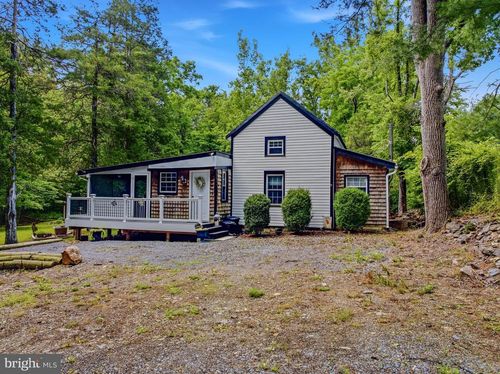 6485 Cacapon Rd, GREAT CACAPON, WV, 25422-3635 | Card Image