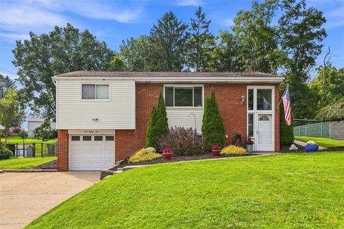 189 Rosemont Dr, Coraopolis, PA, 15108-2426 | Card Image