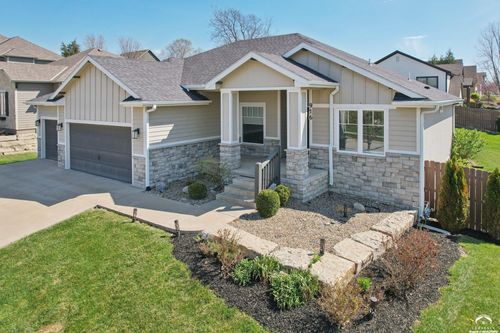 916 Silver Rain Rd, Lawrence, KS, 66049-5044 | Card Image