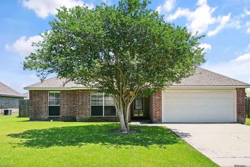 5260 Cicero Dr, Darrow, LA, 70725-2523 | Card Image