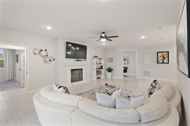 APT-1307 - 6804 Westview Dr, Townhouse with 3 bedrooms, 2 bathrooms and 1 parking in Houston TX | Image 9