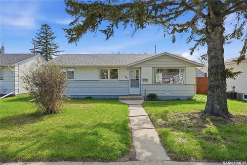 526 V Avenue S, Saskatoon, SK, S7M3E9 | Card Image