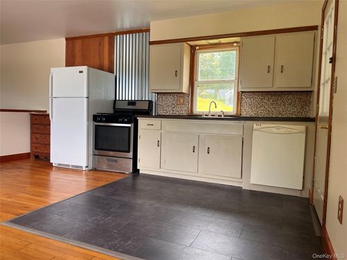 2-2 Oak St, Chester, NY, 10918-1309 | Card Image