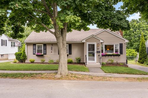 17 Kosciusko St, Peabody, MA, 01960-4226 | Card Image