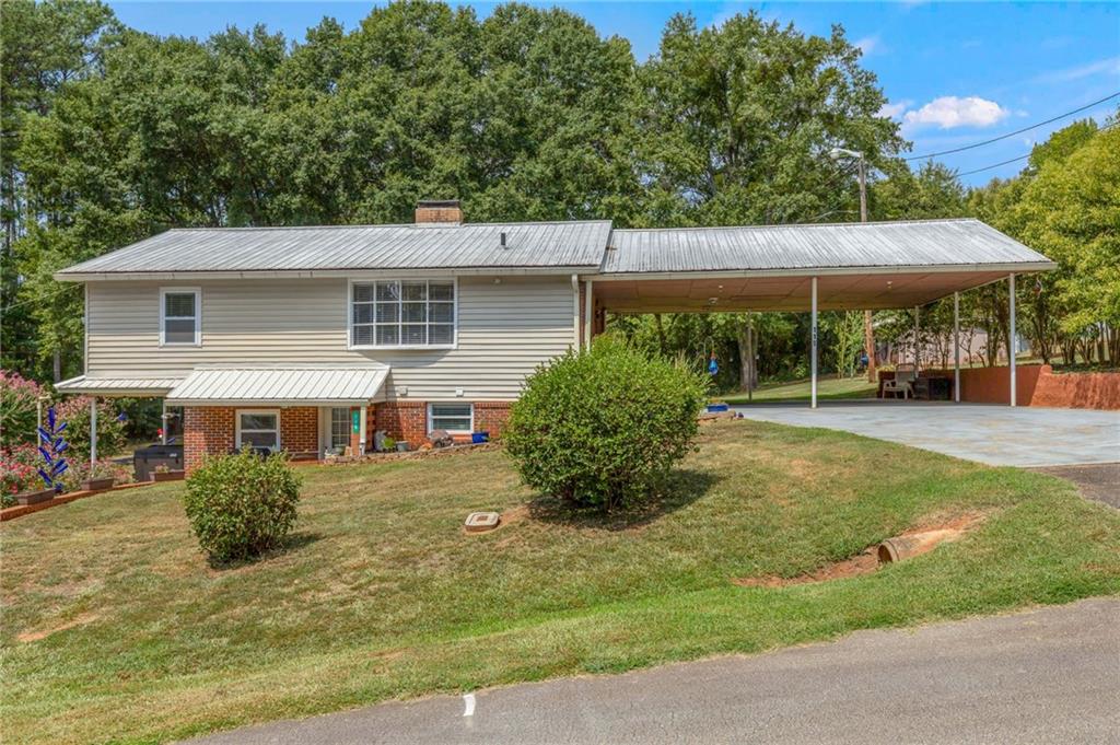 Pine Cir, Townville, SC 29689
