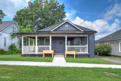 216 3rd St, Erwin, TN, 37650-1222 | Card Image