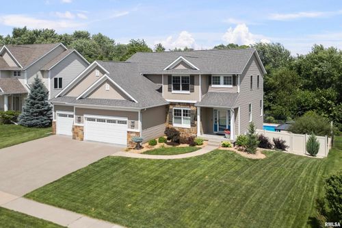 5727 Charlie Chase Ln, Bettendorf, IA, 52722-1198 | Card Image