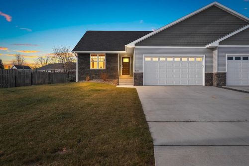 843 Red Hawk Drive, Pulaski, WI, 54162 | Card Image
