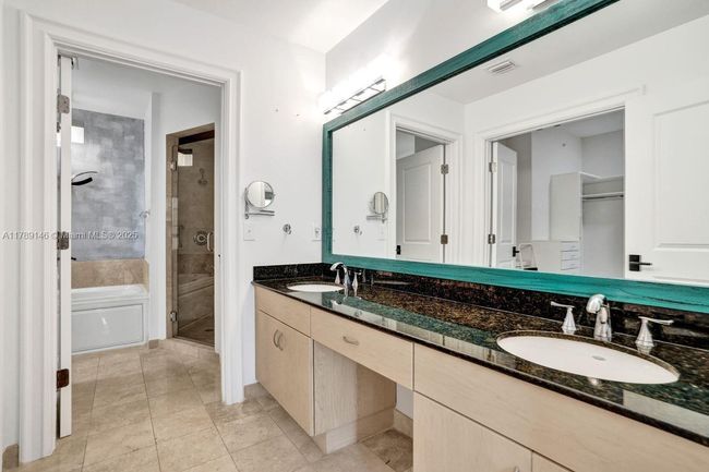 APT-342 - 16101 Emerald Estates Dr, Condo with 2 bedrooms, 3 bathrooms and null parking in Weston FL | Image 16