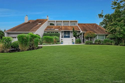 11 Convent Ln, Center Moriches, NY, 11934-3200 | Card Image