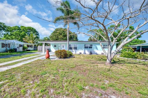 332 Smallwood Ave, Fort Pierce, FL, 34982-7342 | Card Image
