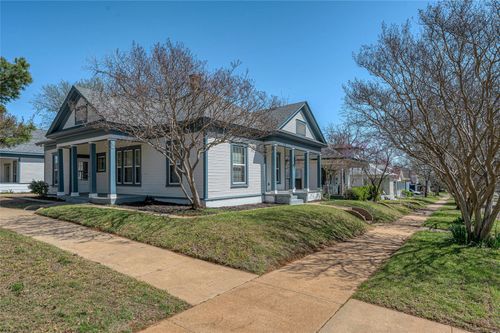 1231 W Main St, Denison, TX, 75020-3437 | Card Image