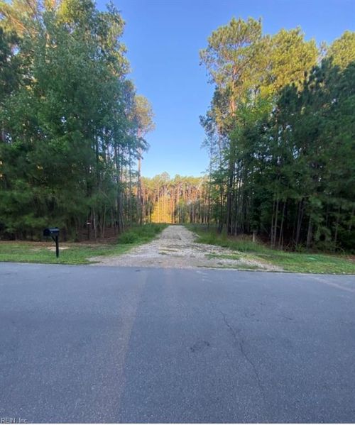 438 Lawnes Neck Dr, Smithfield, VA, 23430-5546 | Card Image