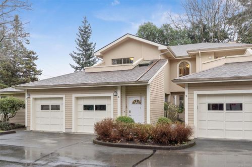 8-909 Admirals Rd, Esquimalt, BC, V9A2P1 | Card Image