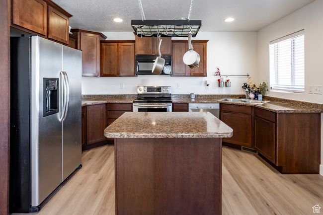 4043 E Oakland Hills Dr, Townhouse with 4 bedrooms, 4 bathrooms and 2 parking in Eagle Mountain UT | Image 10