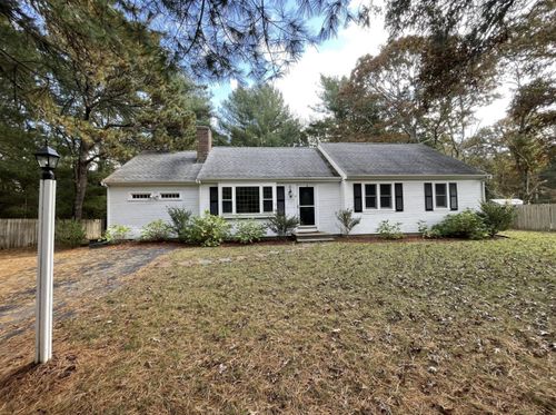 18 Sandy Valley Rd, Marstons Mills, MA, 02648-1568 | Card Image