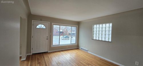 8669 Grayfield St, Dearborn Heights, MI, 48127-1541 | Card Image