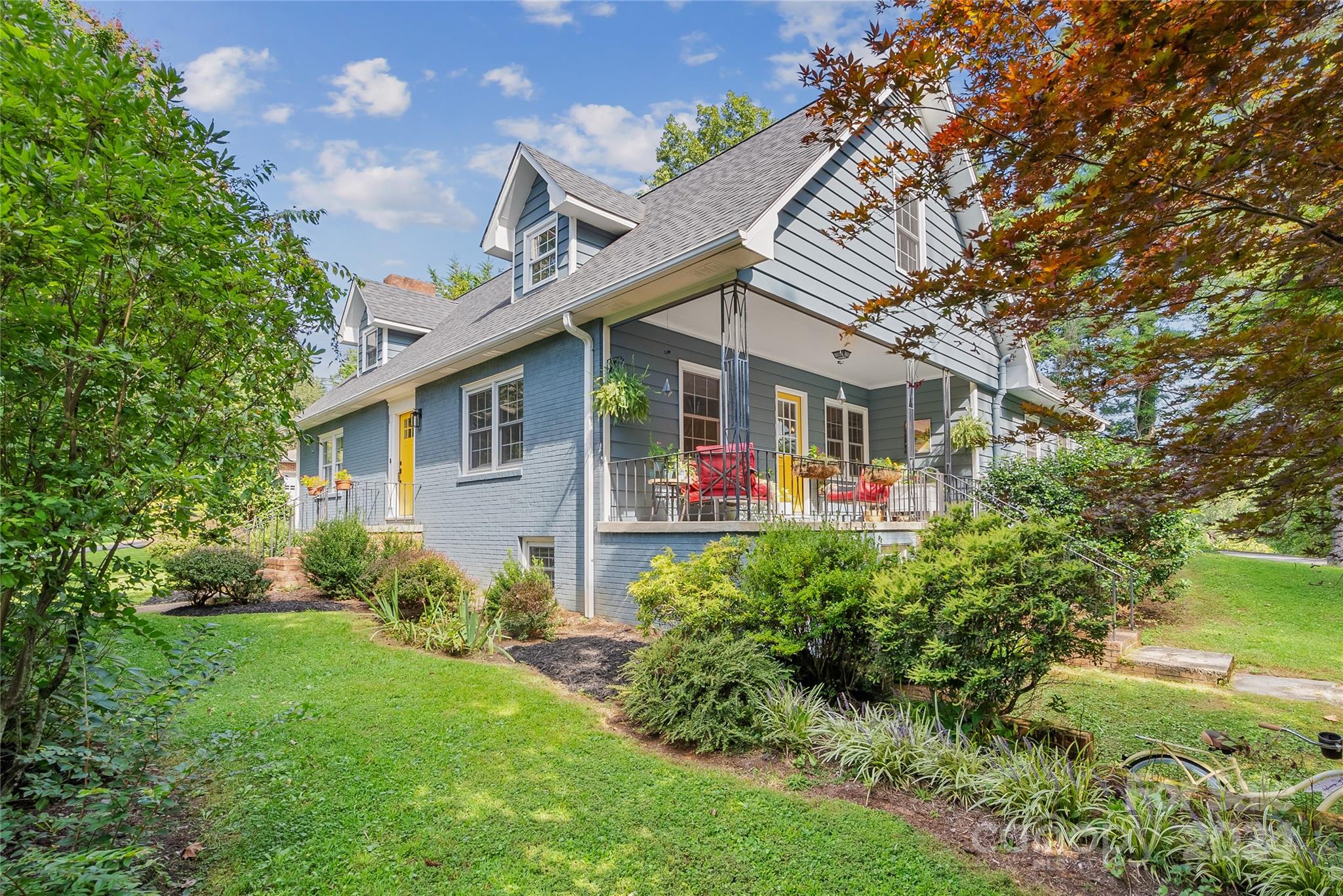Thornton Pl, Hendersonville, NC 28791