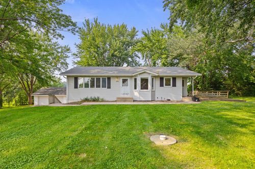 800 Arboretum Blvd, Victoria, MN, 55386-9748 | Card Image