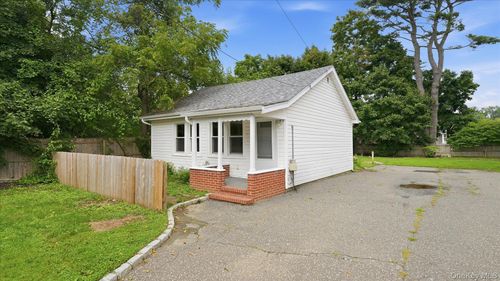 cottage-behind-main-house-455 Moriches Road, Smithtown, NY, 11780 | Card Image