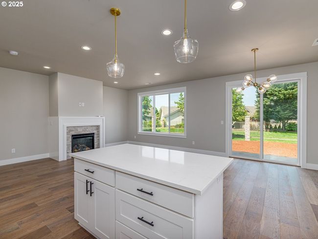 2271 Sw Phyllis Pl, House other with 4 bedrooms, 3 bathrooms and 2 parking in Gresham OR | Image 4