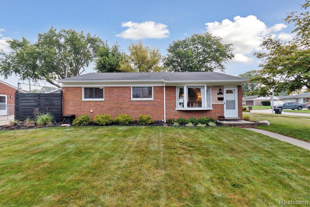 Mohawk St, Westland, MI 48185